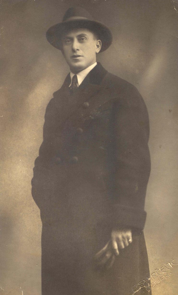 1925 