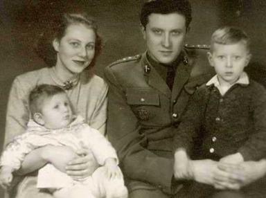 1955 rok, Z żoną Mirą i dziećmi:  
córką Aliną i synem Jerzym.