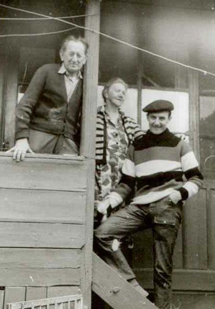 1960 ,      
             