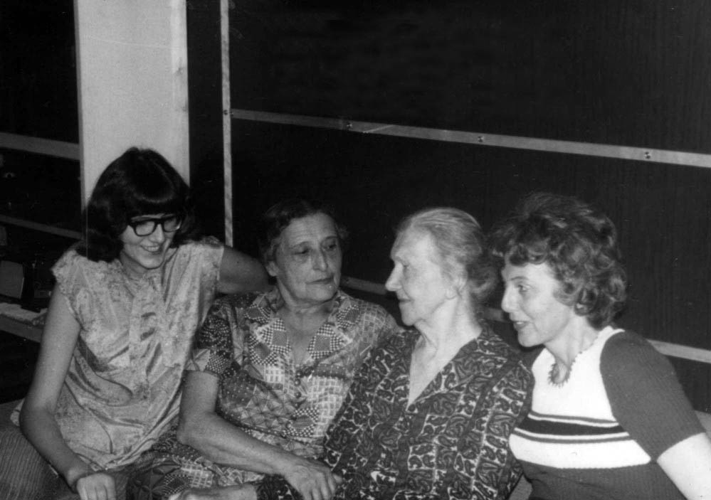     (), 1974 .  , ,  ,  .